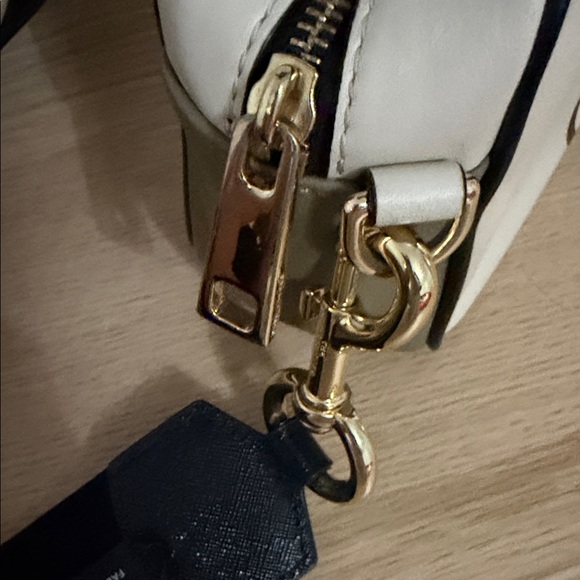 Marc Jacobs Black and Cream Logo Crossbody Bag - Picture 4 of 9